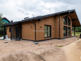Большой каркасный дом с деревянным фасадом 10*12 м