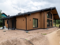 Большой каркасный дом с деревянным фасадом 10*12 м