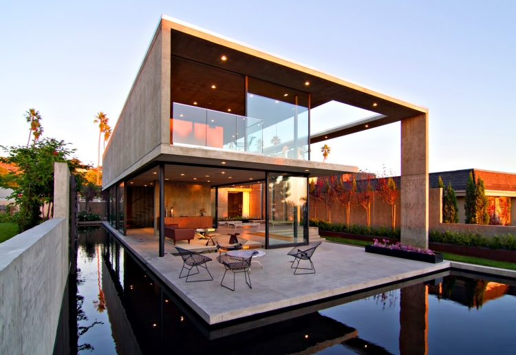 Дизайнерський будинок з плоским дахом
